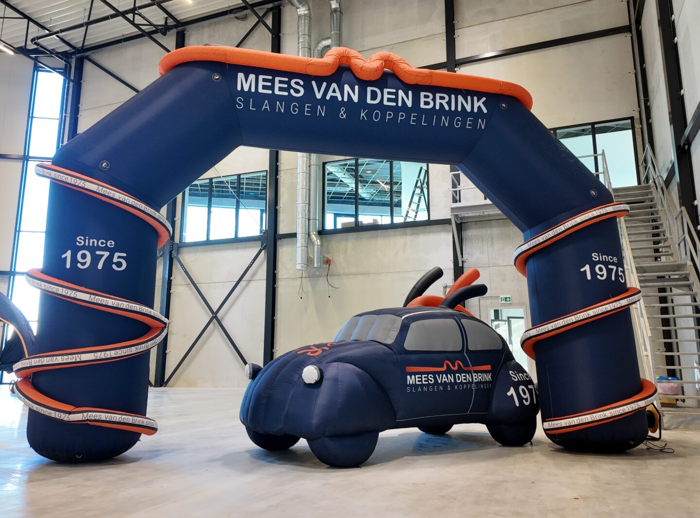 Opblaasboog en opblaas eend Mees van den Brink
