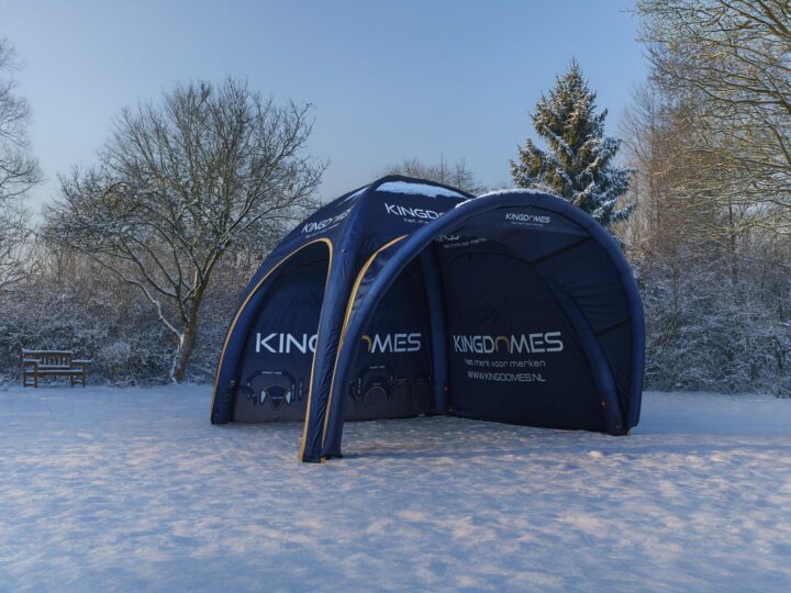 Kingdomes opblaasbare reclametent winter